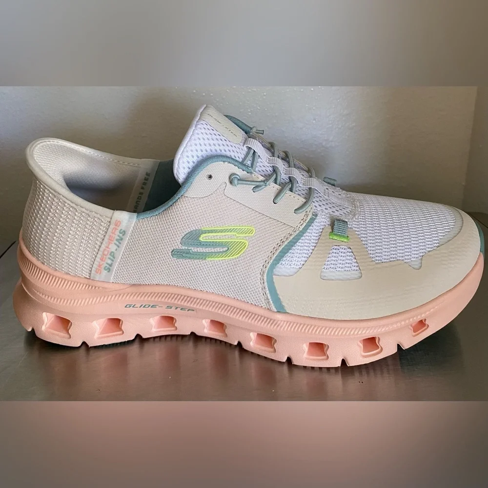 SKECHERS .. WOMENS GLIDE STEP SLIP-INS SNEAKERS